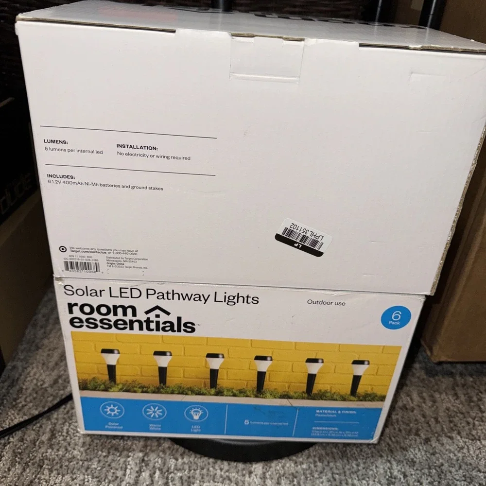 Room Essentials 12PK Round Solar LED Outdoor Path Lights Matte Black (BRAND NEW)